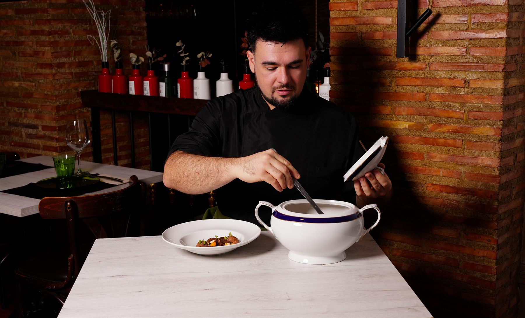 Plato y producto de temporada en KASTA